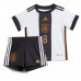 Tyskland Leon Goretzka #8 Hemmakläder Barn VM 2022 Kortärmad (+ Korta byxor)